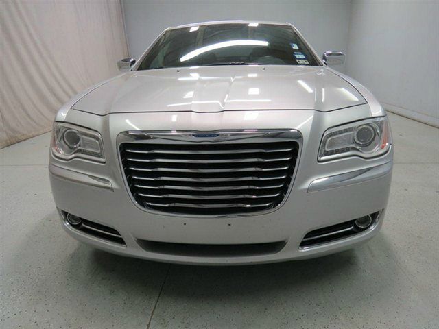 Chrysler 300 2012 photo 1