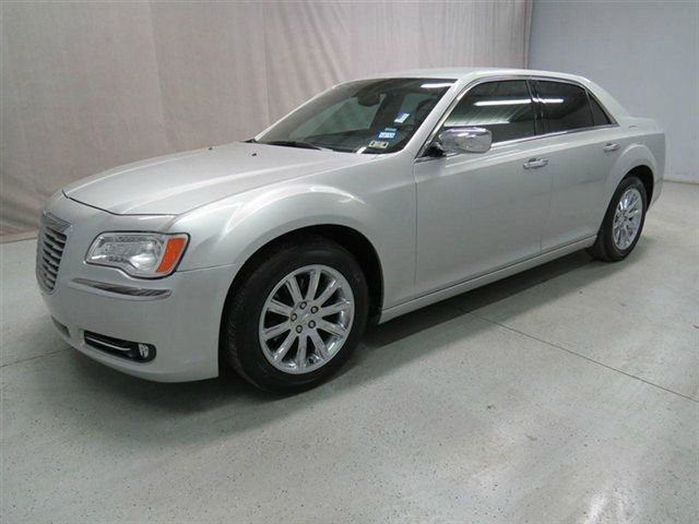 Chrysler 300 2012 photo 3