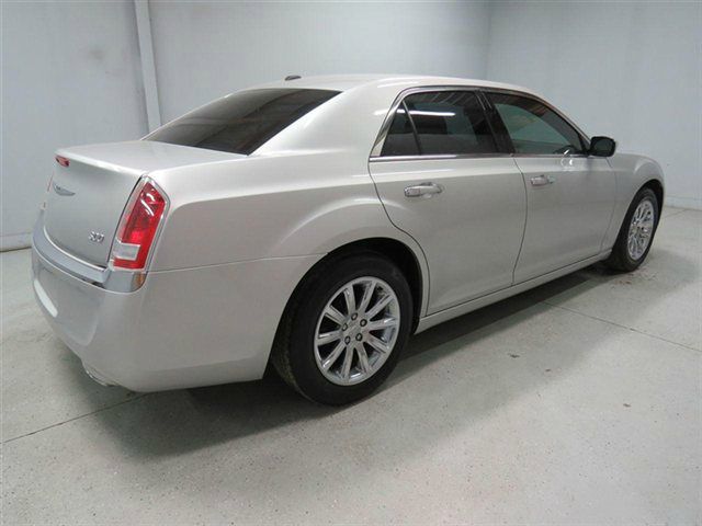 Chrysler 300 2012 photo 4