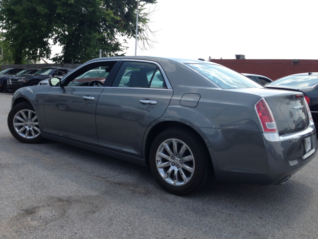 Chrysler 300 2012 photo 2