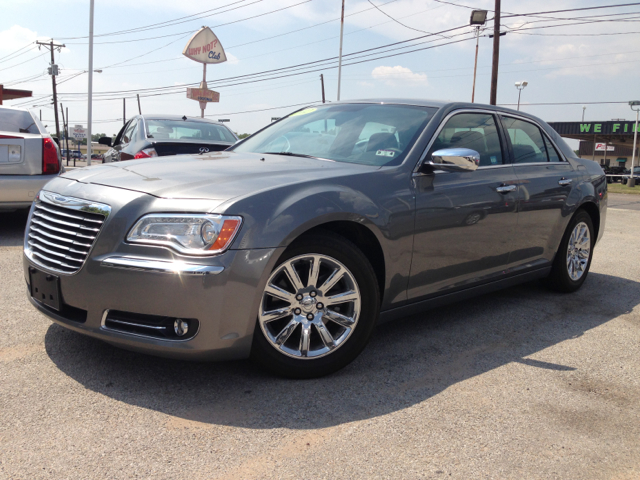 Chrysler 300 2012 photo 3