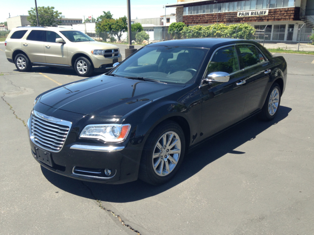 Chrysler 300 2012 photo 2