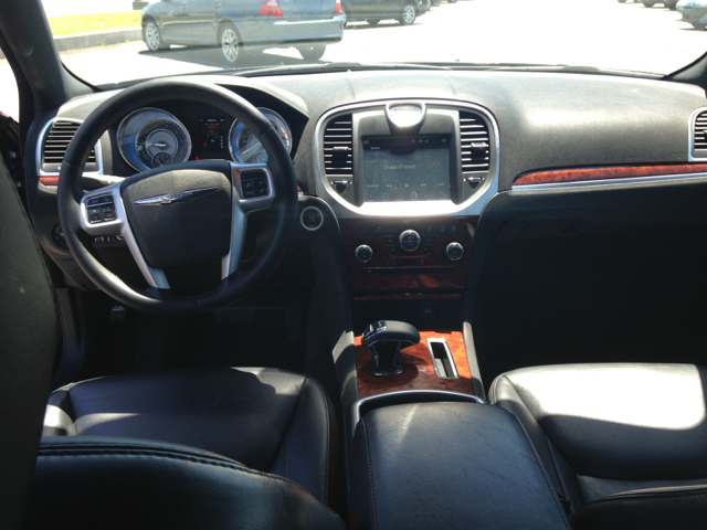 Chrysler 300 2012 photo 3