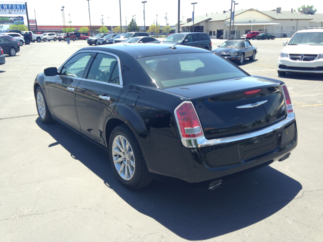 Chrysler 300 2012 photo 4