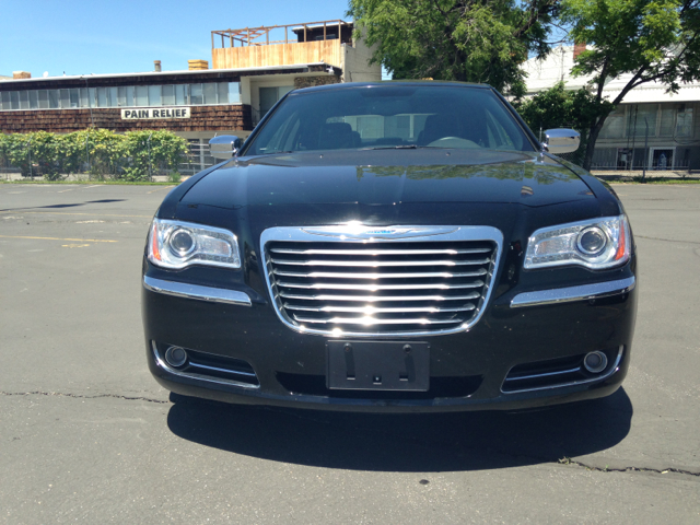 Chrysler 300 2012 photo 8