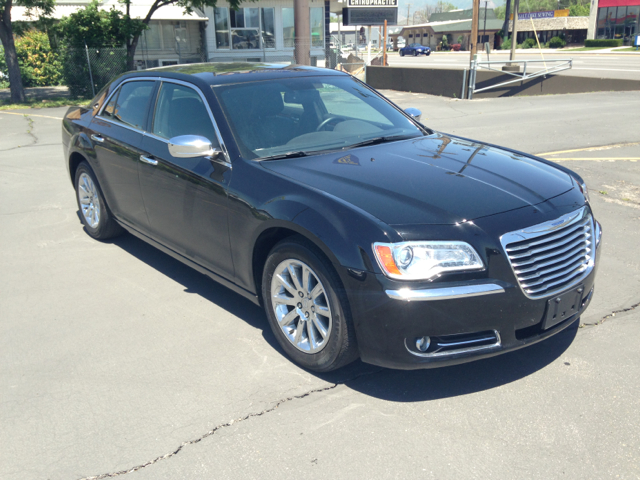 Chrysler 300 2012 photo 9