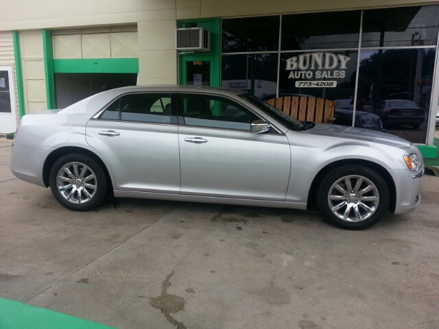 Chrysler 300 2012 photo 2