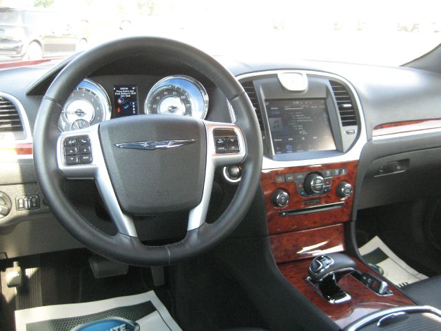 Chrysler 300 2012 photo 3