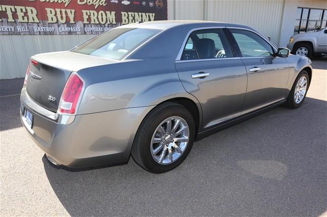 Chrysler 300 2012 photo 3