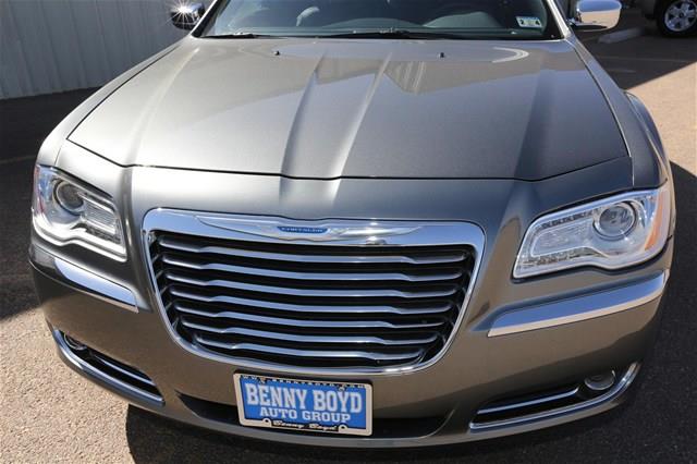 Chrysler 300 2012 photo 9