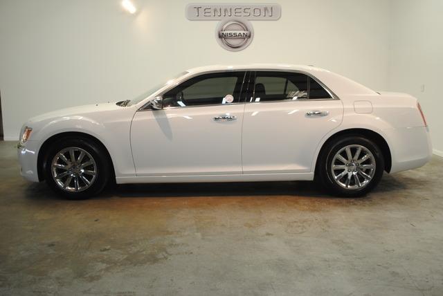 Chrysler 300 2012 photo 3