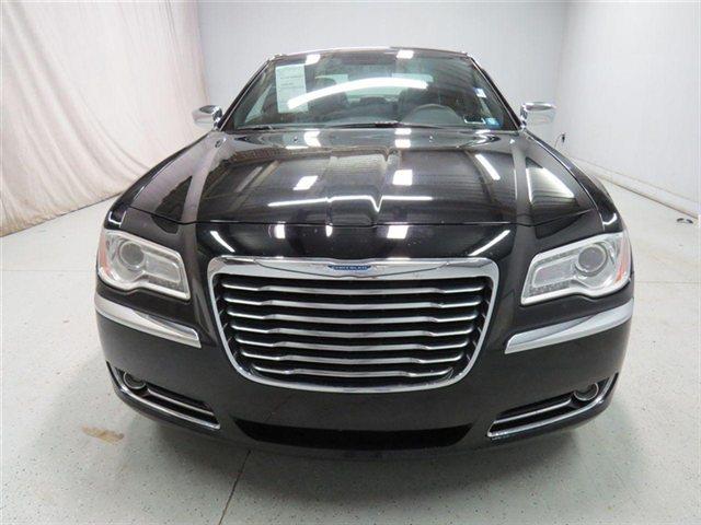 Chrysler 300 2012 photo 3