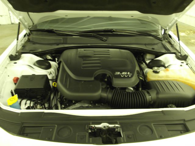 Chrysler 300 2012 photo 12