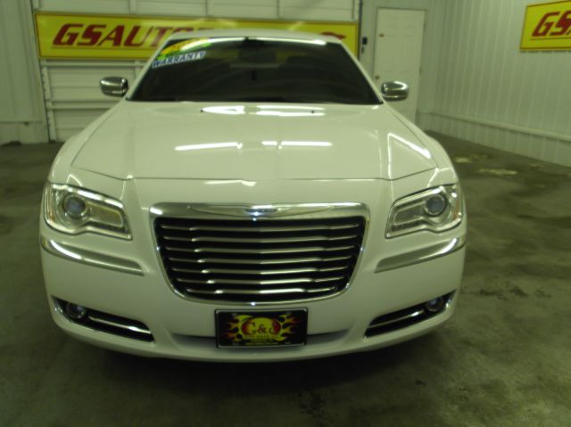 Chrysler 300 2012 photo 13