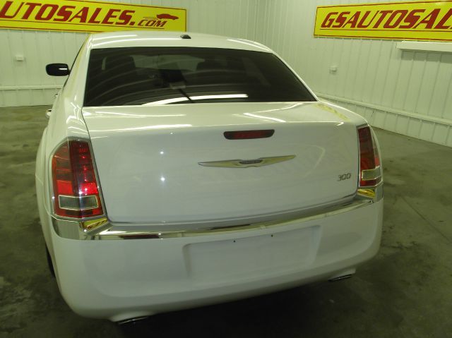 Chrysler 300 2012 photo 2