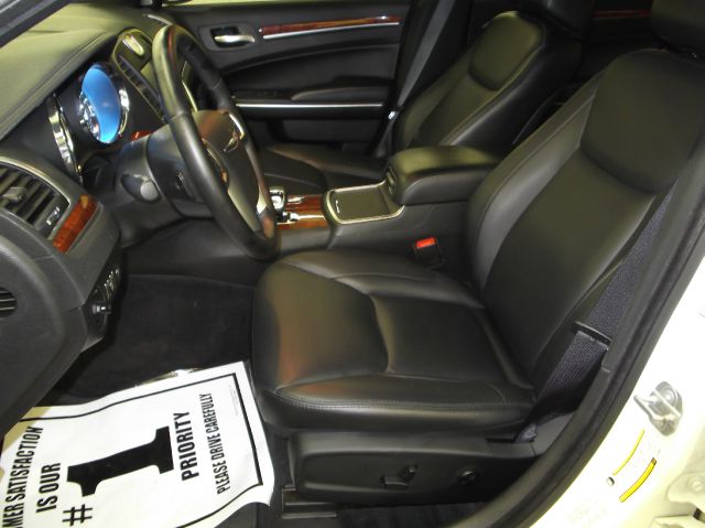 Chrysler 300 2012 photo 22