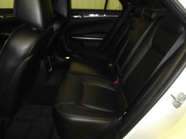 Chrysler 300 2012 photo 3