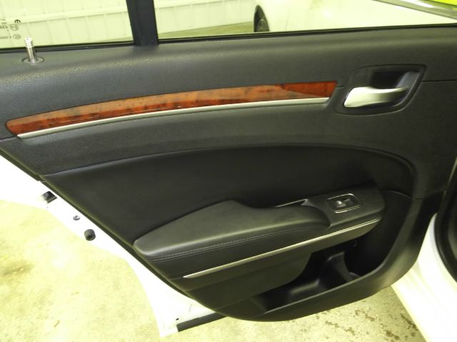 Chrysler 300 2012 photo 4