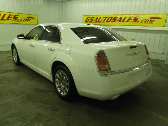 Chrysler 300 2012 photo 9