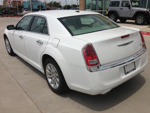 Chrysler 300 2012 photo 1