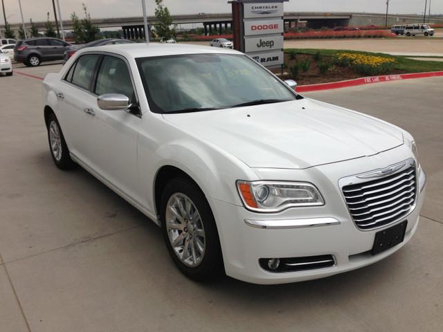 Chrysler 300 2012 photo 2