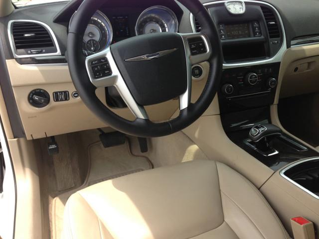 Chrysler 300 2012 photo 7