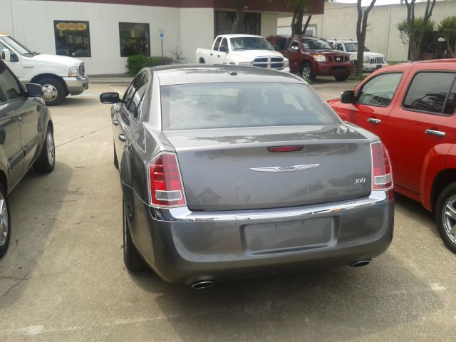 Chrysler 300 2012 photo 9