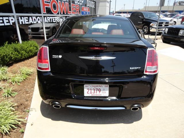 Chrysler 300 2012 photo 3