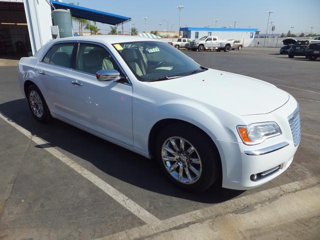 Chrysler 300 2012 photo 2