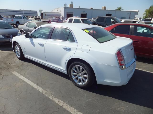 Chrysler 300 2012 photo 3