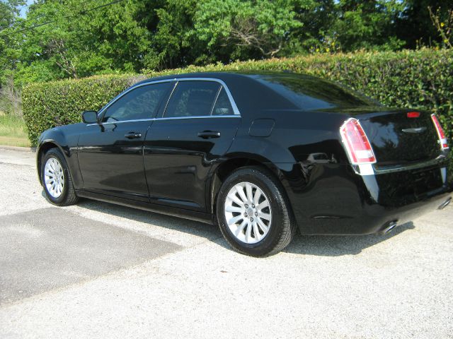 Chrysler 300 2012 photo 2