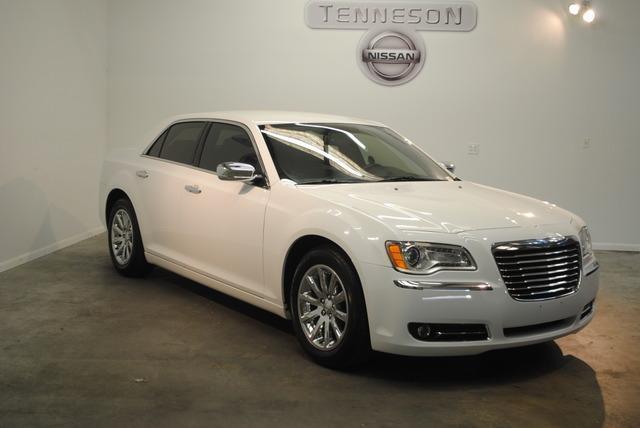 Chrysler 300 2012 photo 2