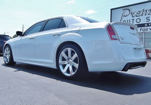 Chrysler 300 2012 photo 1