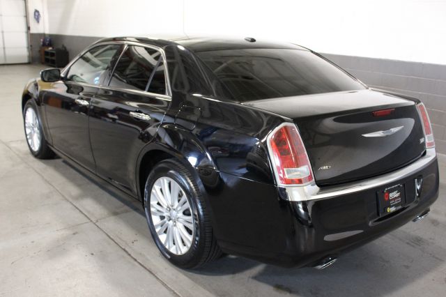 Chrysler 300 2012 photo 3