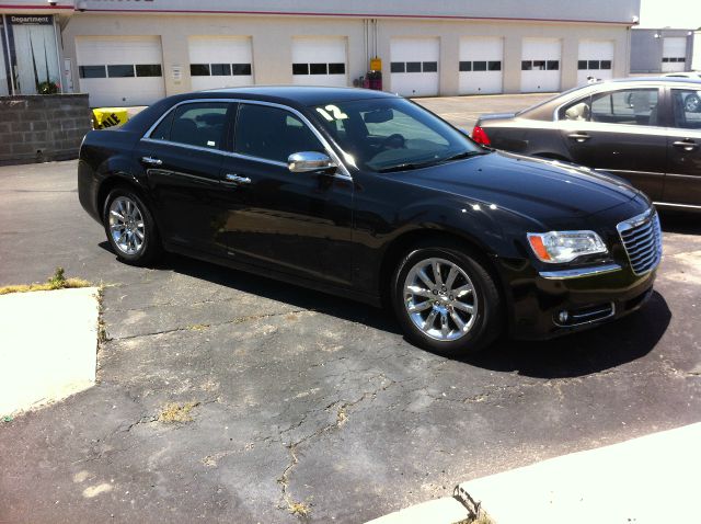 Chrysler 300 2012 photo 2