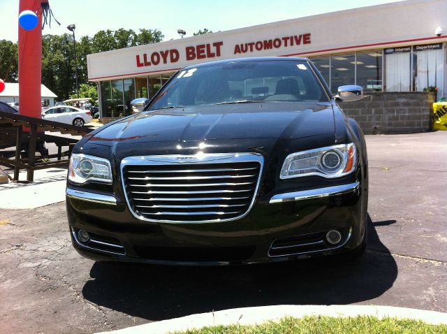 Chrysler 300 2012 photo 3