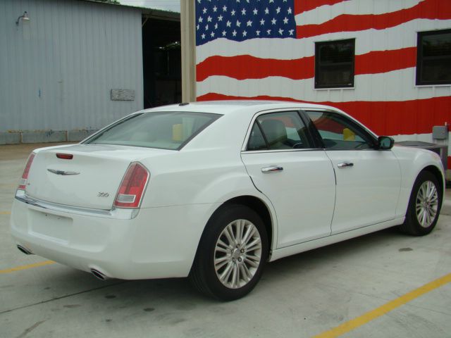 Chrysler 300 2012 photo 12