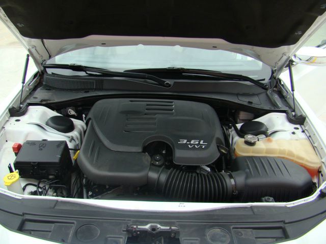 Chrysler 300 2012 photo 18