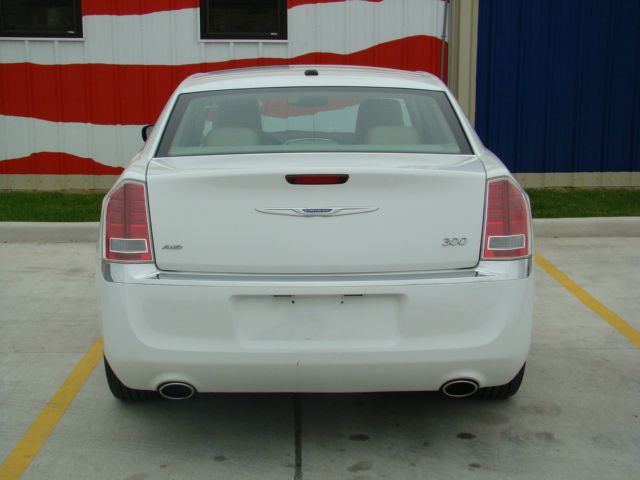 Chrysler 300 2012 photo 2