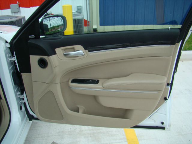 Chrysler 300 2012 photo 22