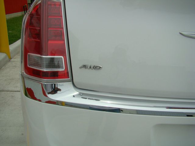 Chrysler 300 2012 photo 23