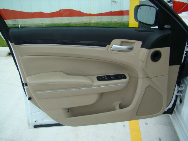 Chrysler 300 2012 photo 27