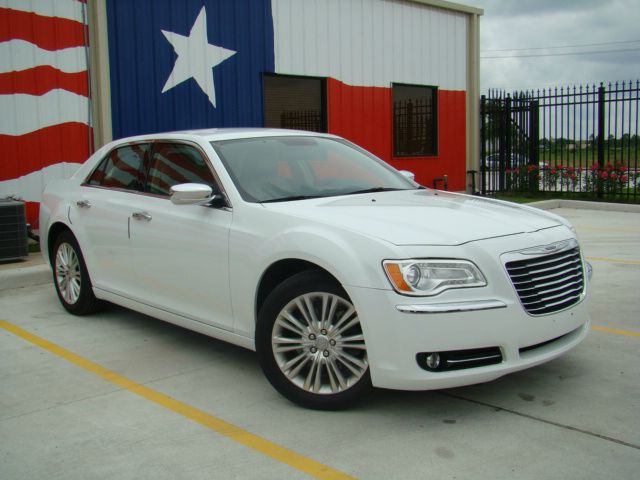 Chrysler 300 2012 photo 3