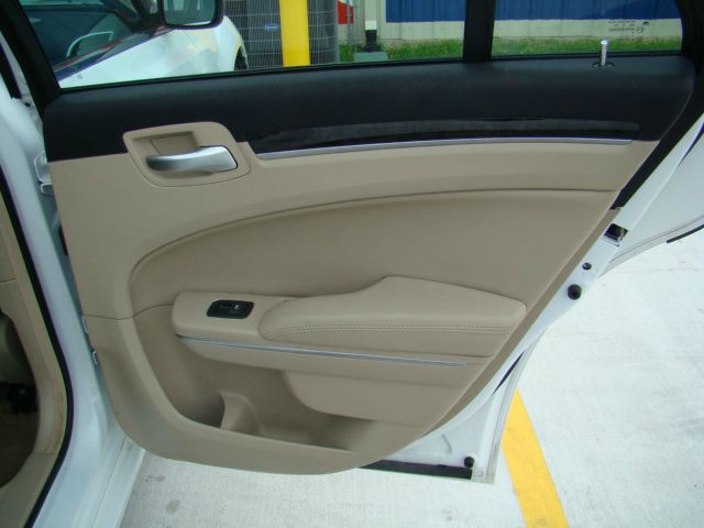 Chrysler 300 2012 photo 8