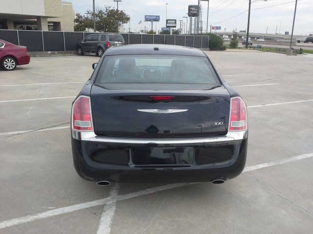 Chrysler 300 2012 photo 2