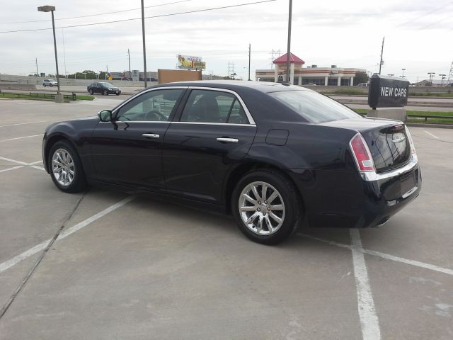 Chrysler 300 2012 photo 3