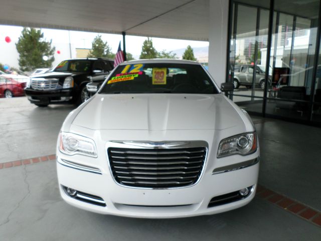 Chrysler 300 2012 photo 3