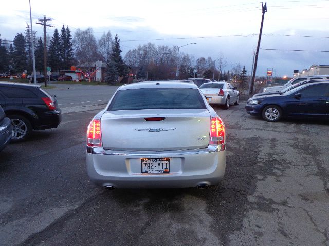 Chrysler 300 2012 photo 3