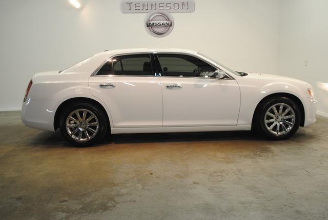 Chrysler 300 2012 photo 10