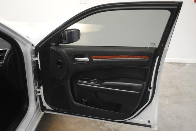 Chrysler 300 2012 photo 14